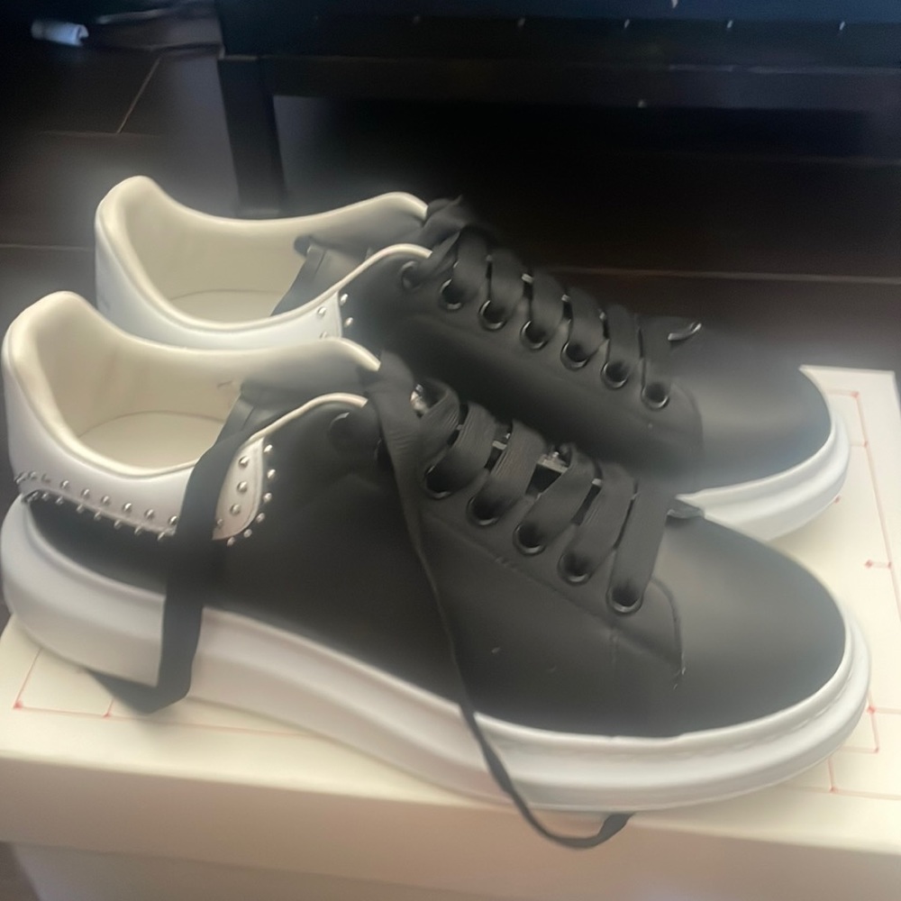 Studded Alexander McQueen oversized sneaker size 44 eu